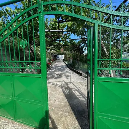 Bedena House 펜션 *