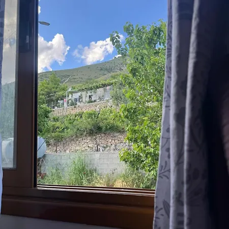 Bedena House 펜션 *