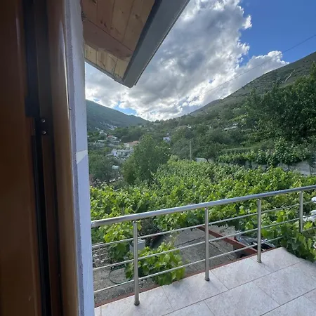 Bedena House Kolonje (Gjirokaster)