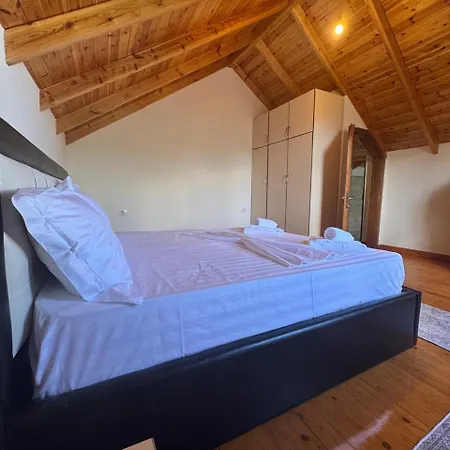 Bedena House Kolonje (Gjirokaster)