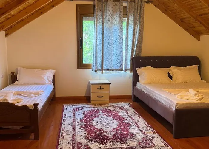 Bedena House Feriehus Kolonje (Gjirokaster)