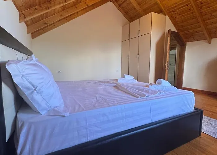 Bedena House Kolonje (Gjirokaster)