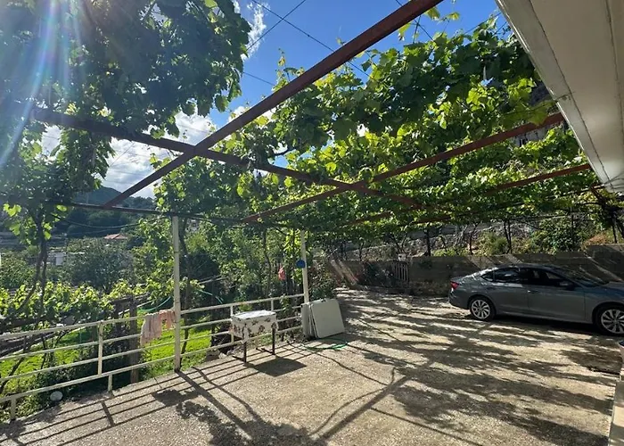 Bedena House Feriehus Kolonje (Gjirokaster)